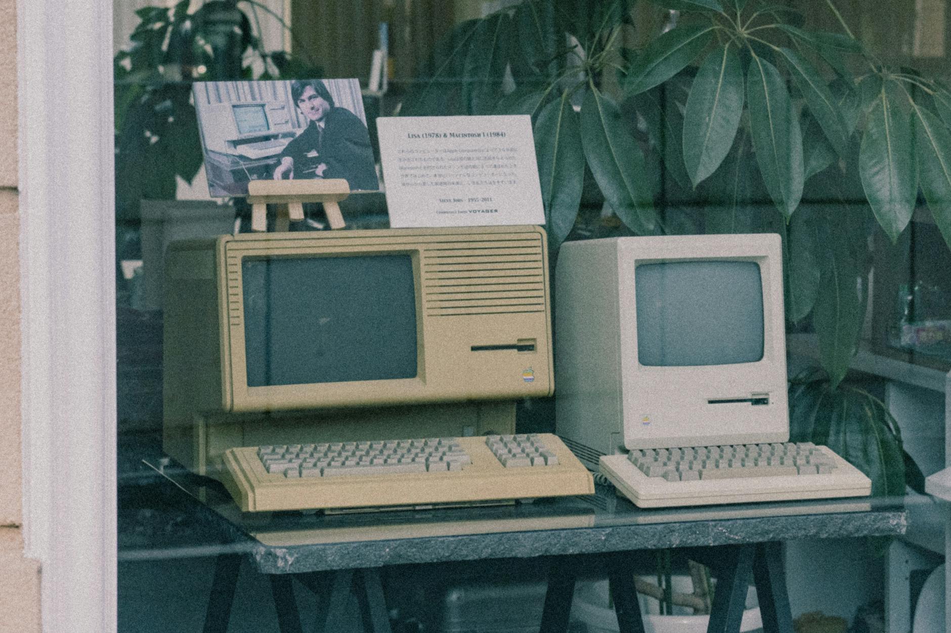 vintage apple computers display in tokyo